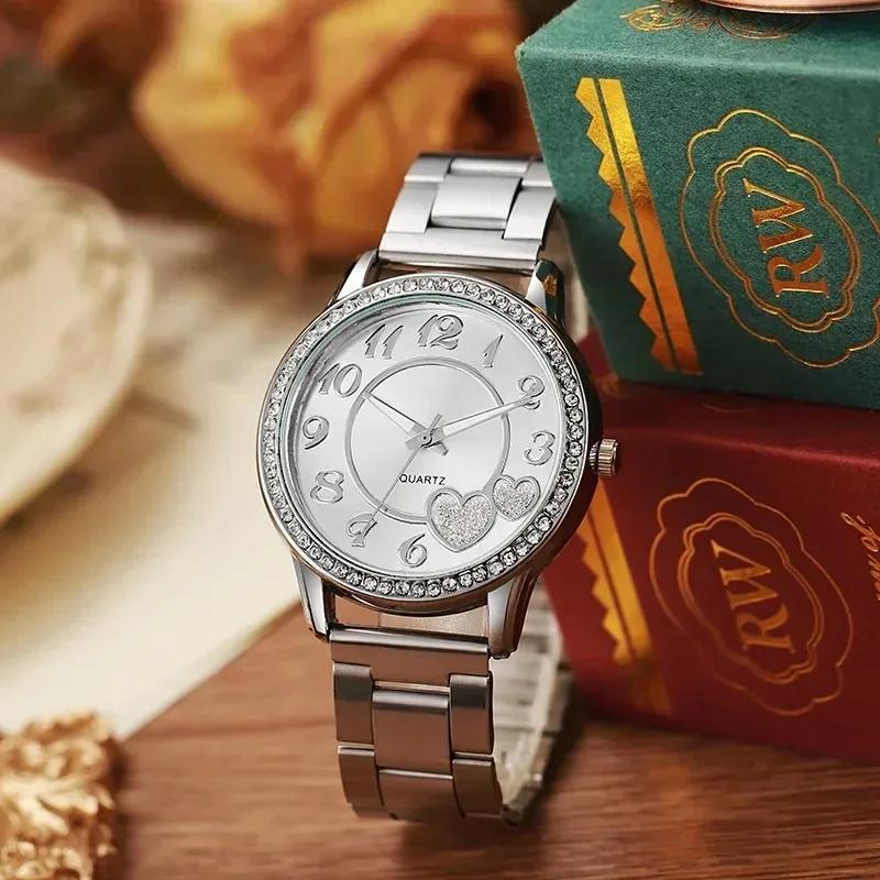 Inlaid rhinestone heart-shaped dial quartz watch, women's strap watch, exquisite dial, clothing accessories