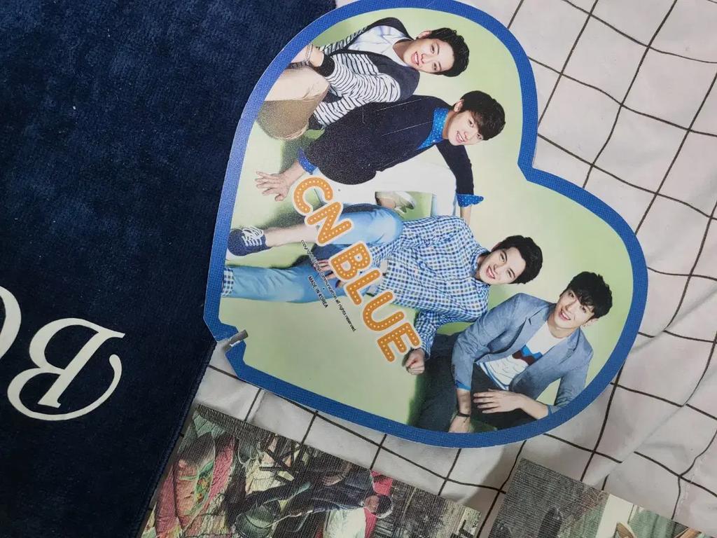 CNBLUE CENBLUE album z gadżetami plakat MD Używany