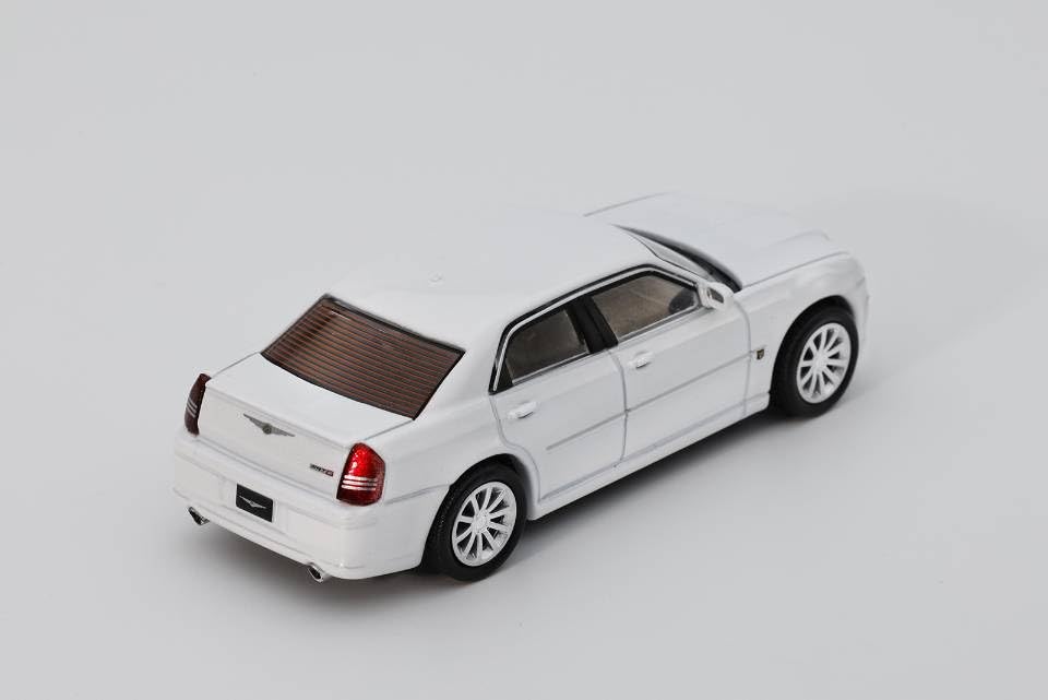 Diecast Team Chrysler 300C White Finished Model 1/64 (LHD) LL-056-284