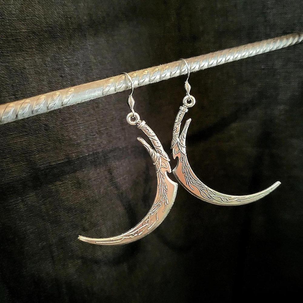 Gothic Exquisite Carving Ancient Silver Knight's Sickle Sword Dangle Earrings for Men Women Halloween Party Jewelry Accessories