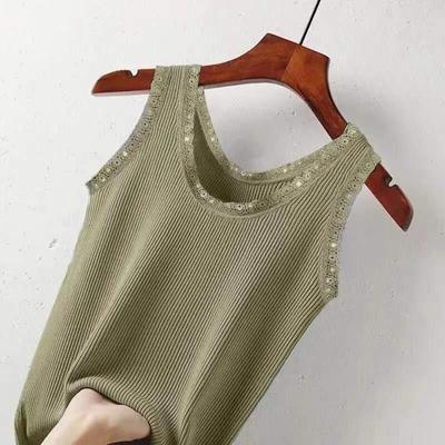 Canotta laterale in pizzo da donna estiva filettata di grandi dimensioni vestibilità slim che indossa una camicia senza maniche con fondo