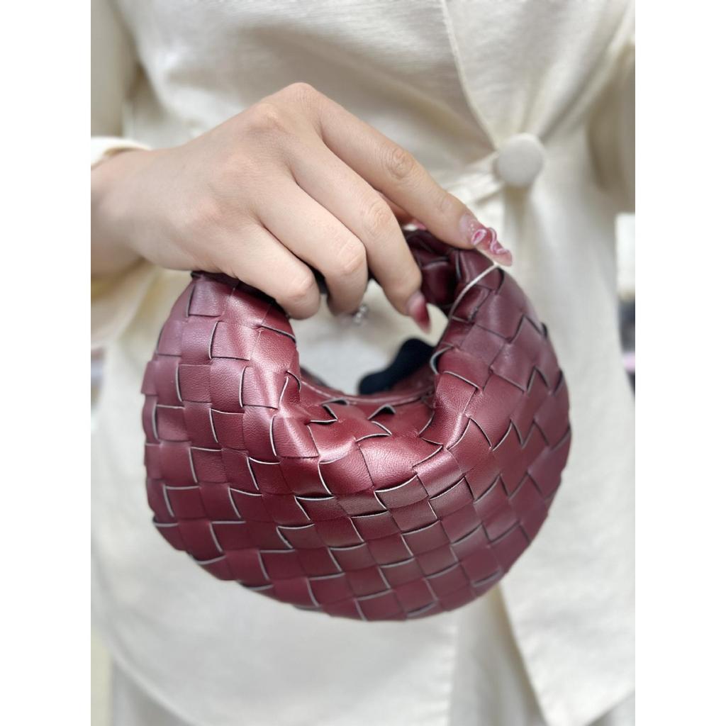 Popular Woven Bag 2025 Spring New Cloud Messenger Bag Versatile Mini Handbag Manufacturer Price