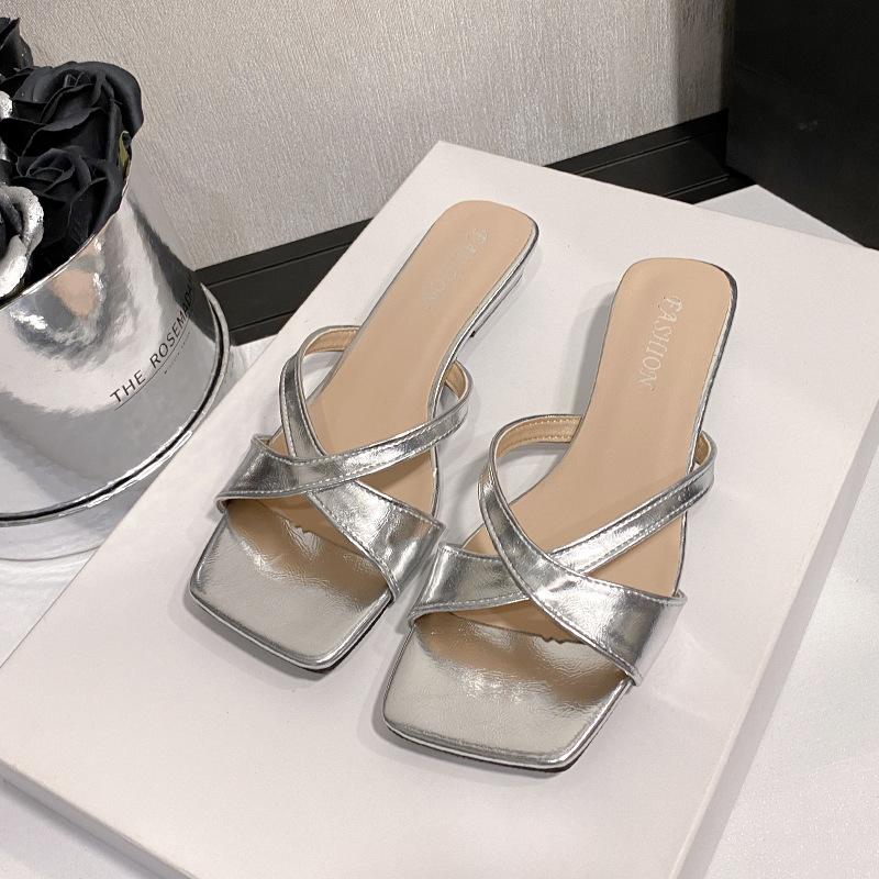 

Temperament square head special-shaped with one-word cool slippers women s summer new cross-strap outer slippers 40 серебряный