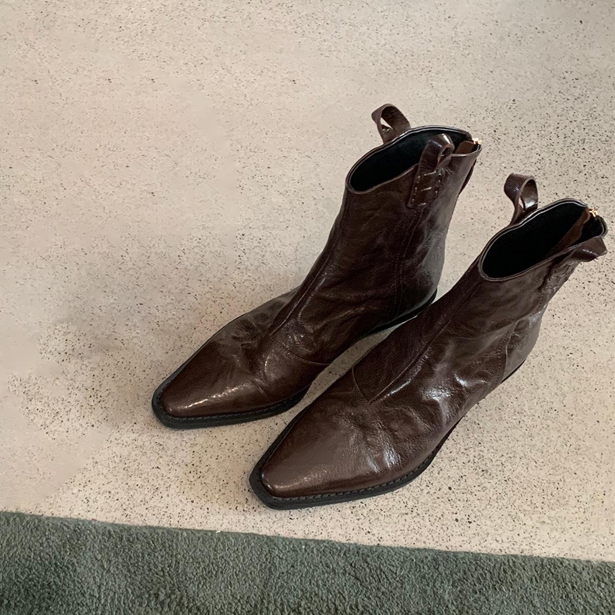 

Sheepskin version~ pointed V-mouth western boots women s Chelsea French retro pleated thin boots thick heel leather short boots 40