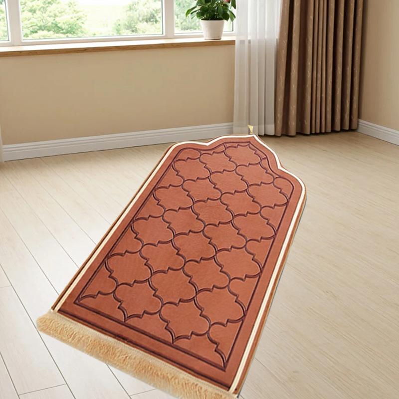 Non-slip Portable Flannel Carpet Prayer Mat Soft Flannel Travel Prayer Rug Worship Kneel Embossing Floor Carpets for Muslim Ramadan