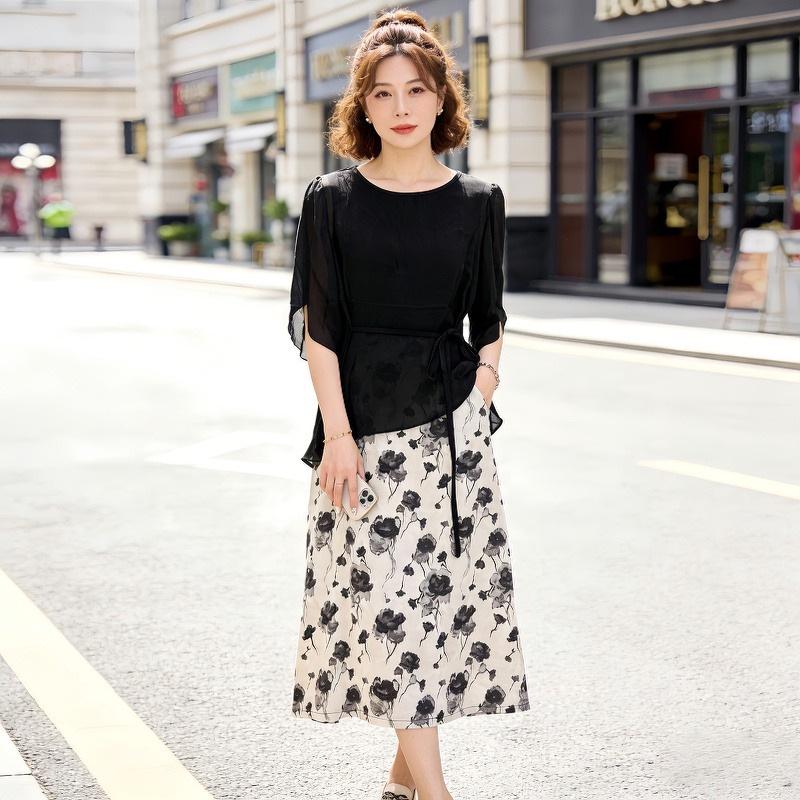 Chic Summer Vest Dress Set for Middle-Aged Women - Elegant, Slimming, and Sun-Protective for 50-Year-Old Moms