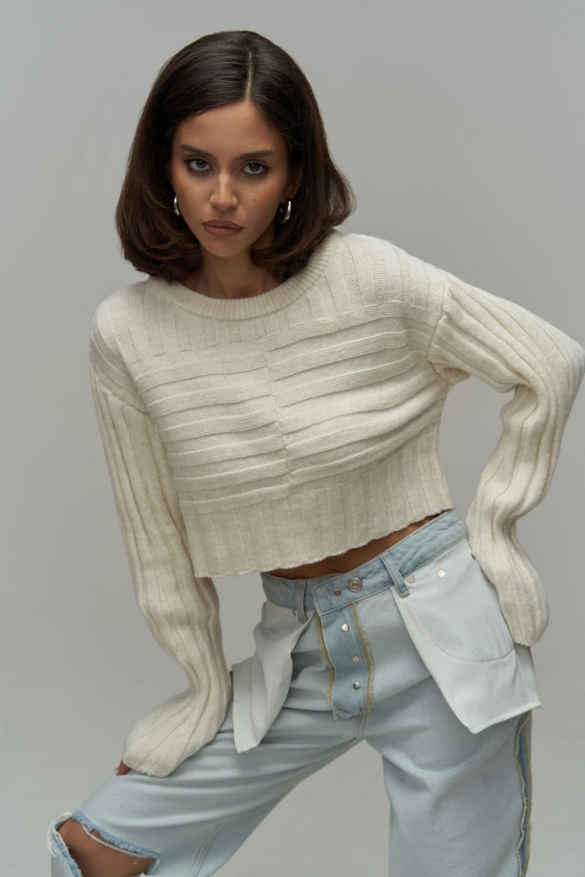 

Укороченный свитер цвета фермы цвета экрю STANDART бежевый