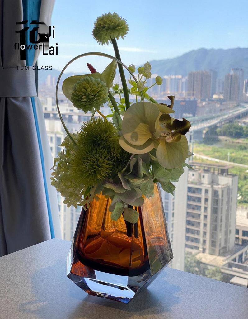 Nordic Light Luxury Crystal Vase: Elegant Ornament for Villa, Hotel, or Living Room Floral Arrangements.