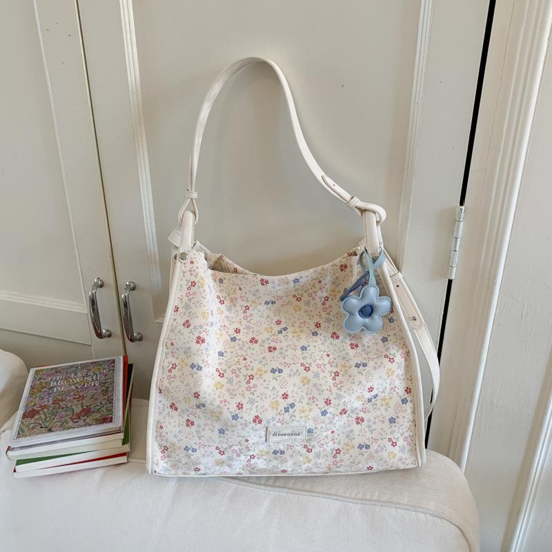 

2025 autumn new fashion small floral shoulder bag light commute high value niche large capacity tote bag women белый