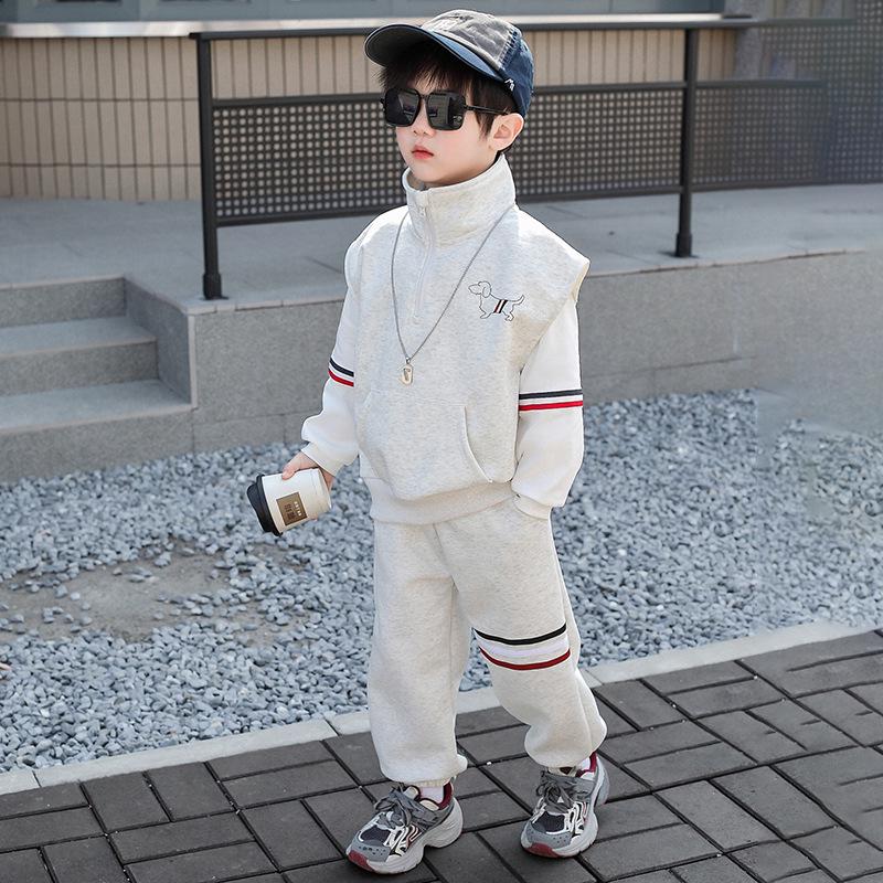 

Спортивный худи для мальчиков на осень 2025 года, комплект из трех предметов - Крутая и стильная детская мода 90 cm