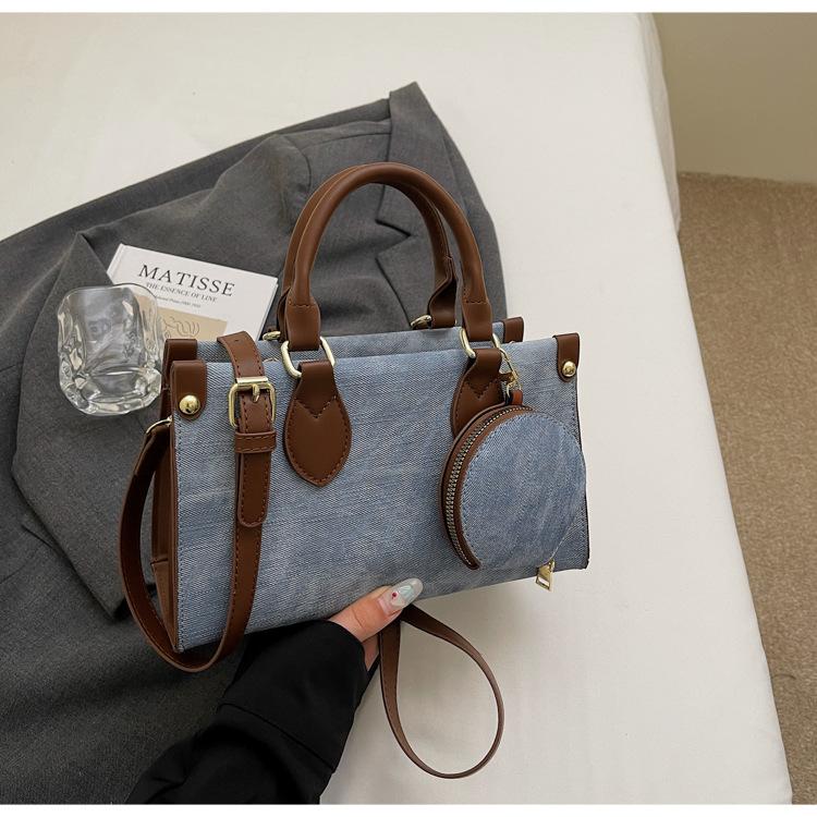 

Popular versatile retro portable small square bag women s 2025 new trendy fashion simple casual shoulder messenger bag синий
