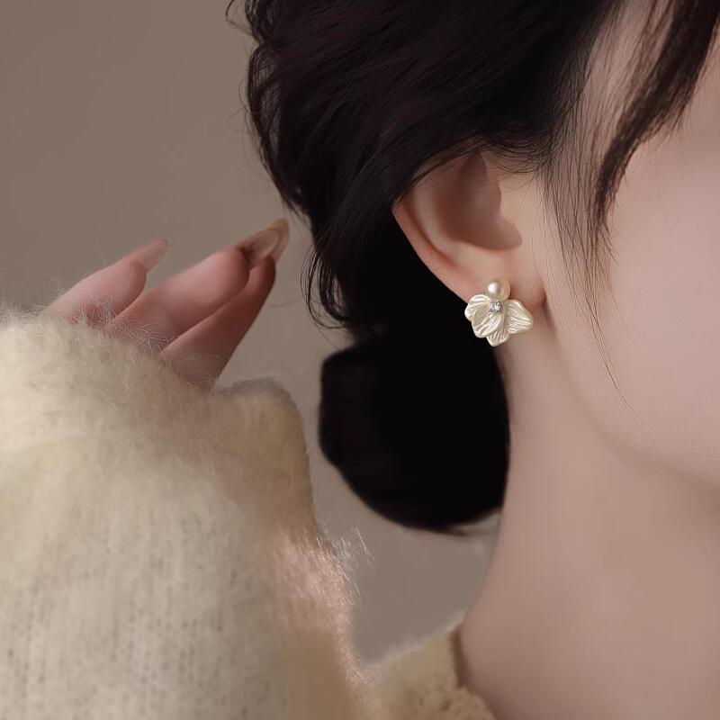 Sweet Imitation Pearl Petal Stud Earrings for Women Girls Korean-Style Temperament Flower Drop Earring Party Jewelry Accessories