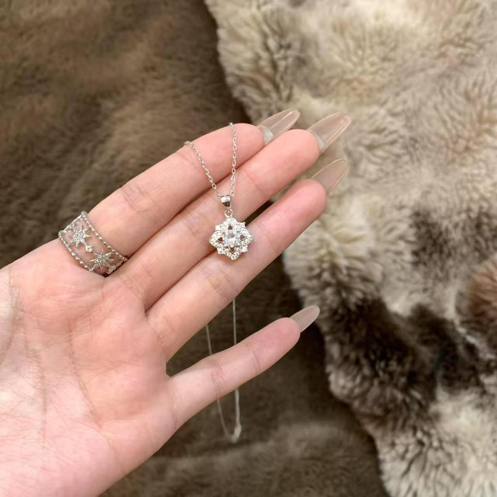 Flash diamond zircon lucky four-leaf clover necklace women's ins light luxury niche premium pendant collarbone chain Valentine's day gift