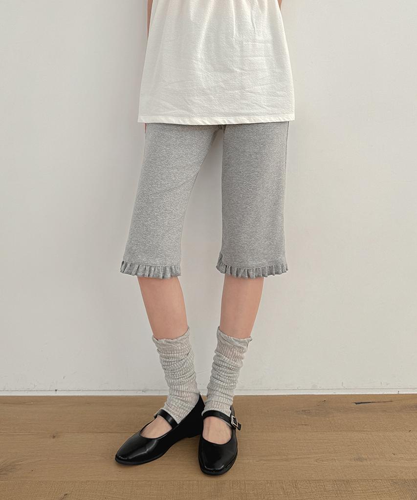 MOYORA Knee-Length Frill Capri Pants [Gray]