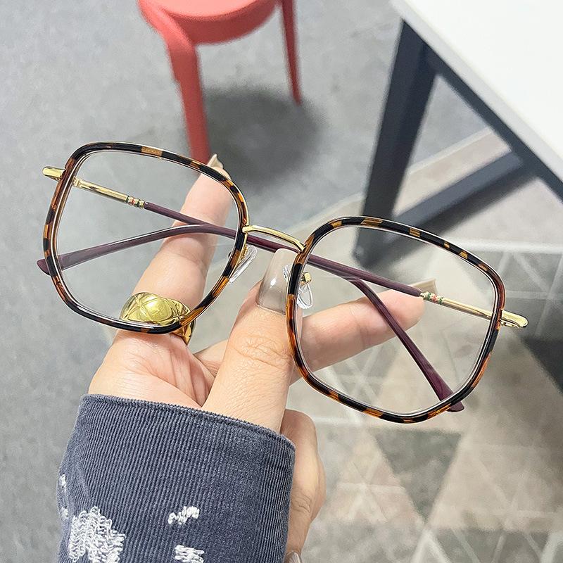 

Ретро Очки с Большой Оправой с Защитой от Синего Света, по Рецепту, для Мужчин и Женщин – Удобные, Стильные, Дизайн без Оправы с Готовыми Линзами.