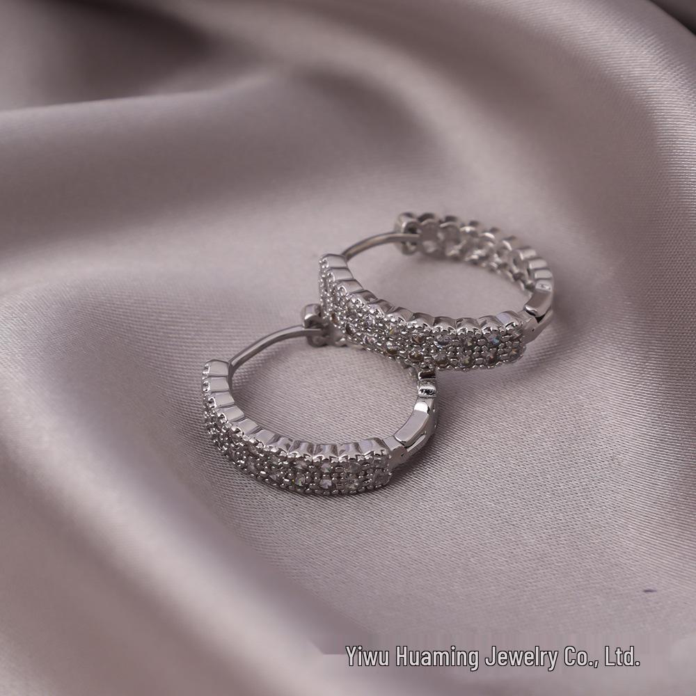 Stylish Gold Circle Ear Cuffs - Light Luxury Jewelry for Trendy Women