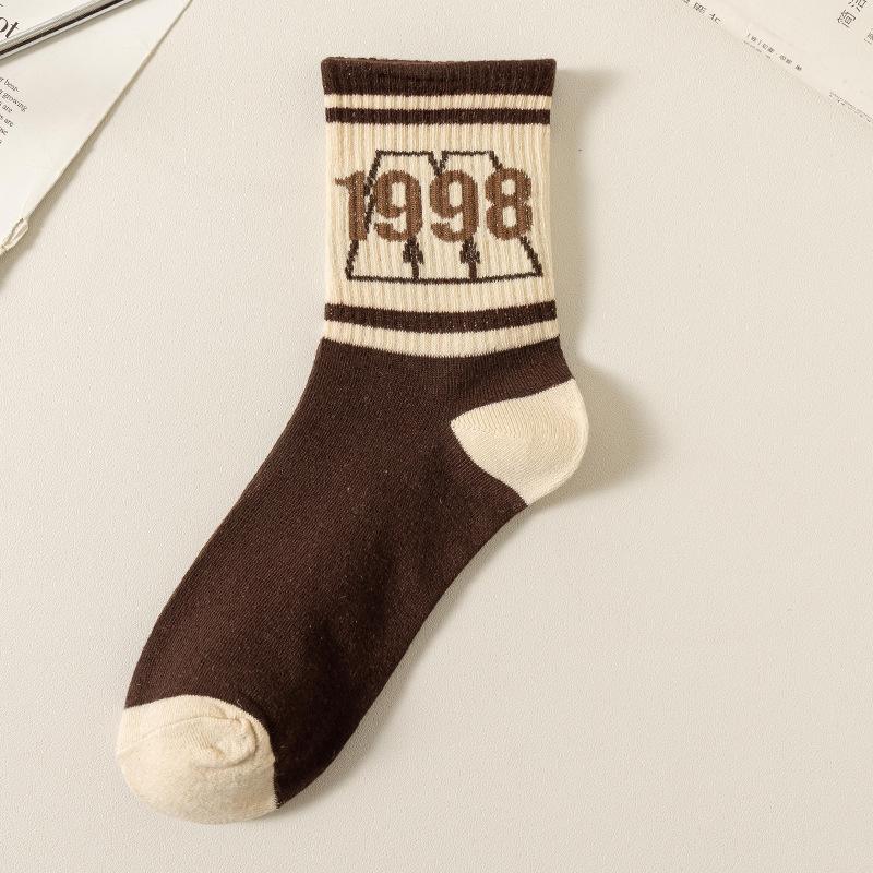Female Spring and Autumn Retro Versatile Sports Basketball Anti Odor Student Mid Calf Socks