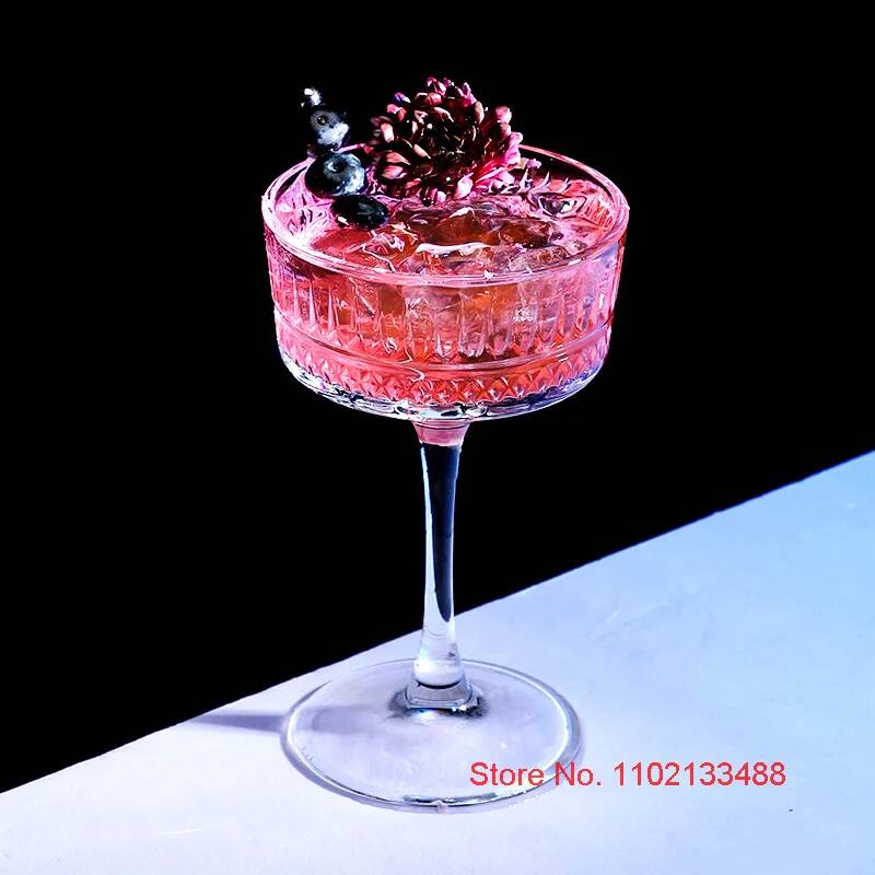 2 Pcs Carved Martini Glasses Cocktail Goblet Old-fashioned Party Glassware Wine Drink Cup Ancient Wedding Champagne Coupes Glass