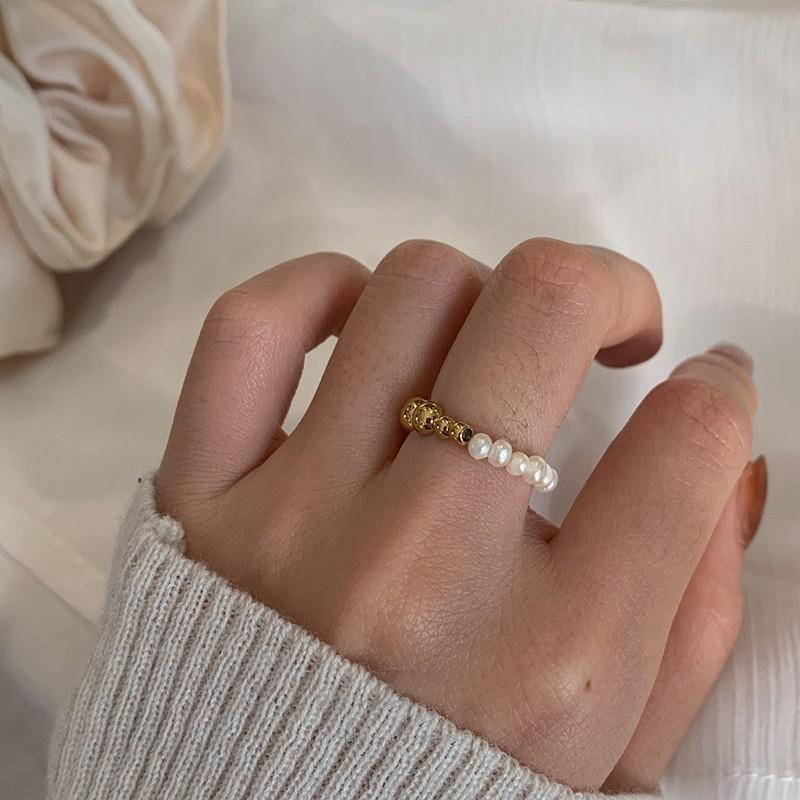 Elegant Vintage Style 18k Gold Ring For Women With Unique Geometric Design And Adjustable Fit