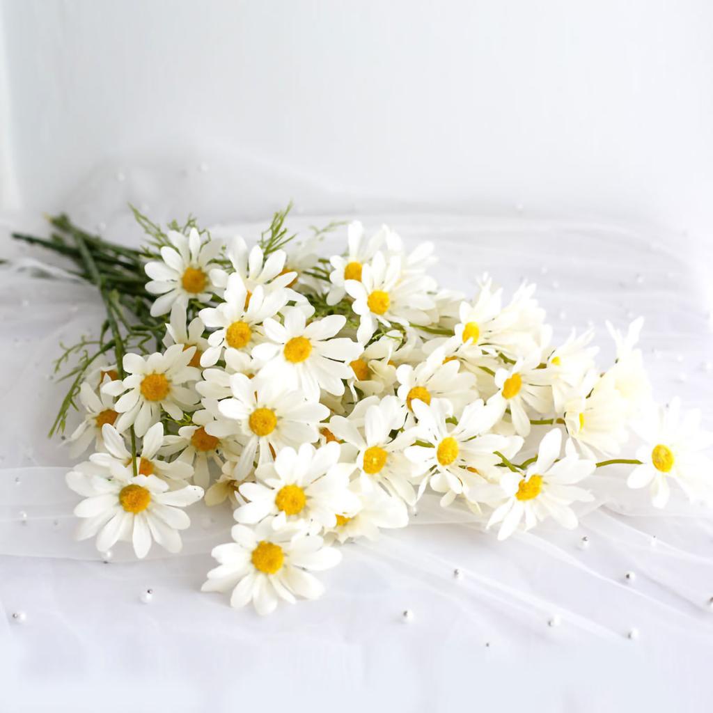 Kytice umělých sedmikrásek Domácí dekorace do obývacího pokoje, jídelny, ložnice, kanceláře Mléčná