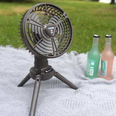 Camping-Ventilatoren für Zelte, 10400 mAh USB-wiederaufladbare, batteriebetriebene Ventilatoren mit LED-Laterne, zusammenklappbarem Stativ, kabelloser tragbarer Ventilator