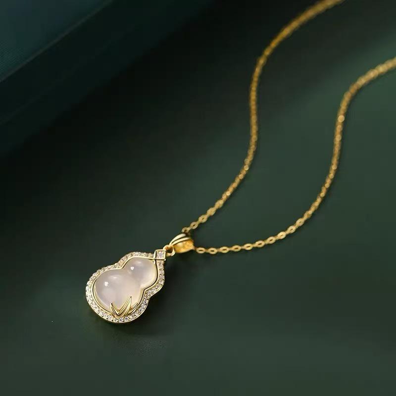 2024 High-End Light Luxury 925 Sterling Silver Chalcedony Gourd Clavicle Necklace for Women