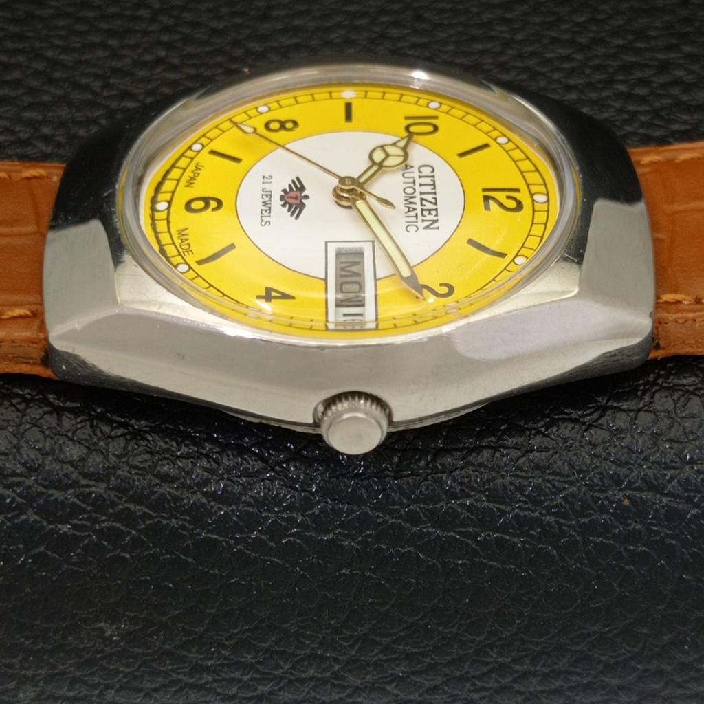 JAPAN MENS VINTAGE CITIZEN AUTOMATIC 8200 YELLOW COLOR DIAL WATCH A500249-2 R151b-a500249