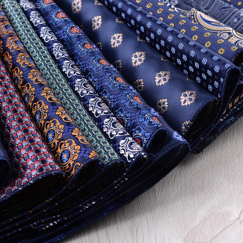 Sciarpa Quadrata alla Moda da Uomo - Accessorio Professionale per Completo Business con Stampe Opzionali
