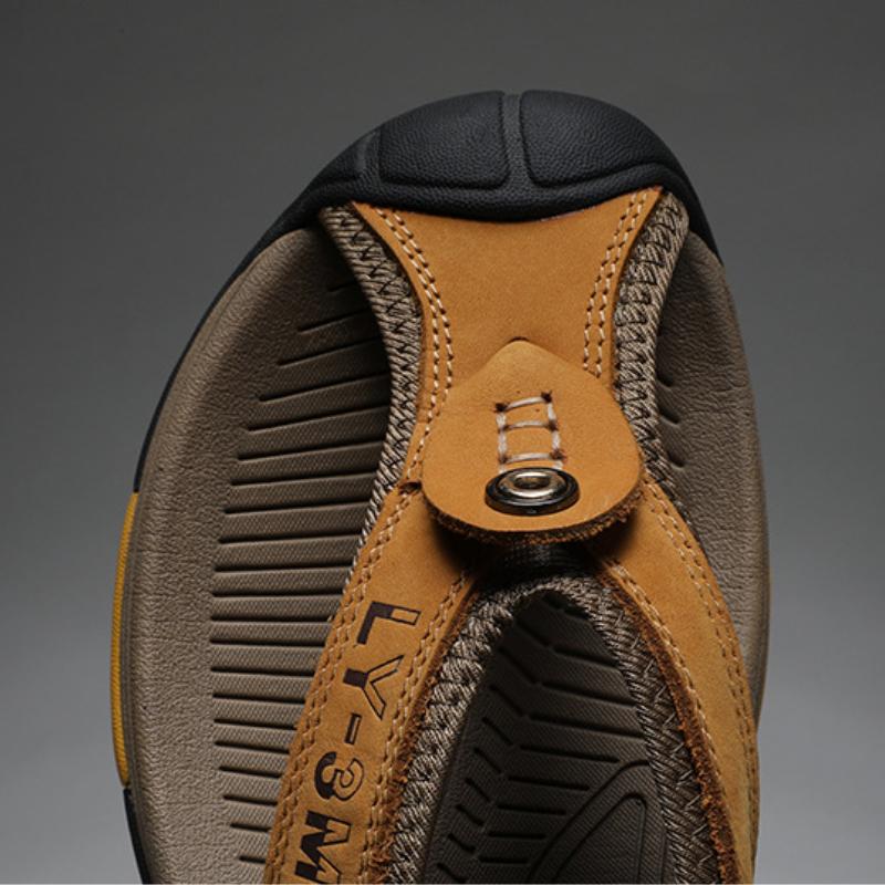 Men Flip Flops High Quality Genuine Cow Leather Slippers Mens Massage Slippers Outdoor Casual Beach Slippers Pinch-Toe Sandalias