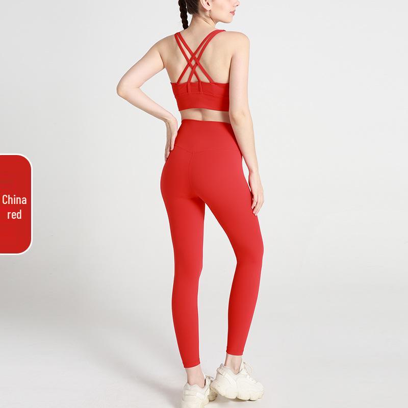 

Комплект для йоги с ощущением обнаженности: Сексуальный топ с перекрестными бретелями и брюки с высокой талией, подчеркивающие ягодицы Small