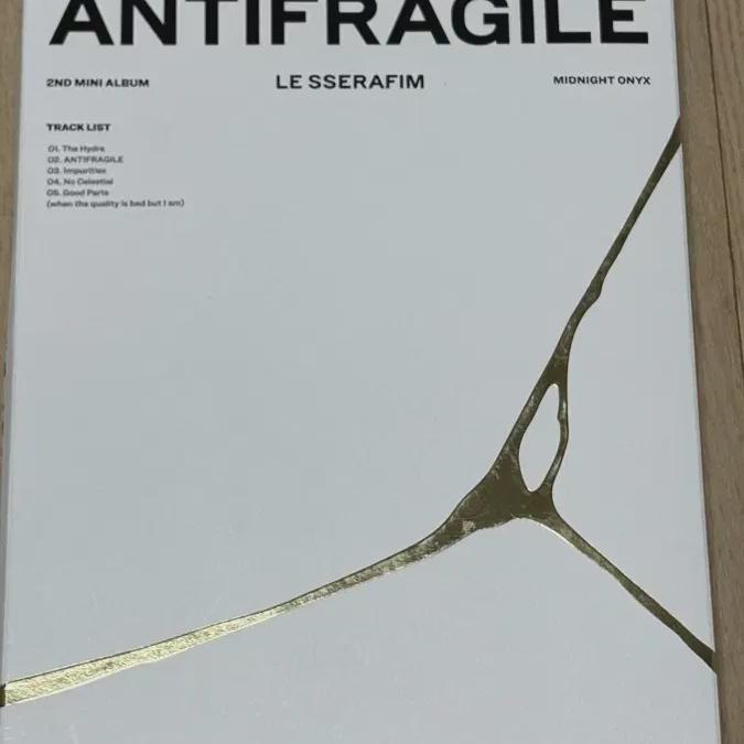 

LE SSERAFIM Том. 2 Альбом Antifragile