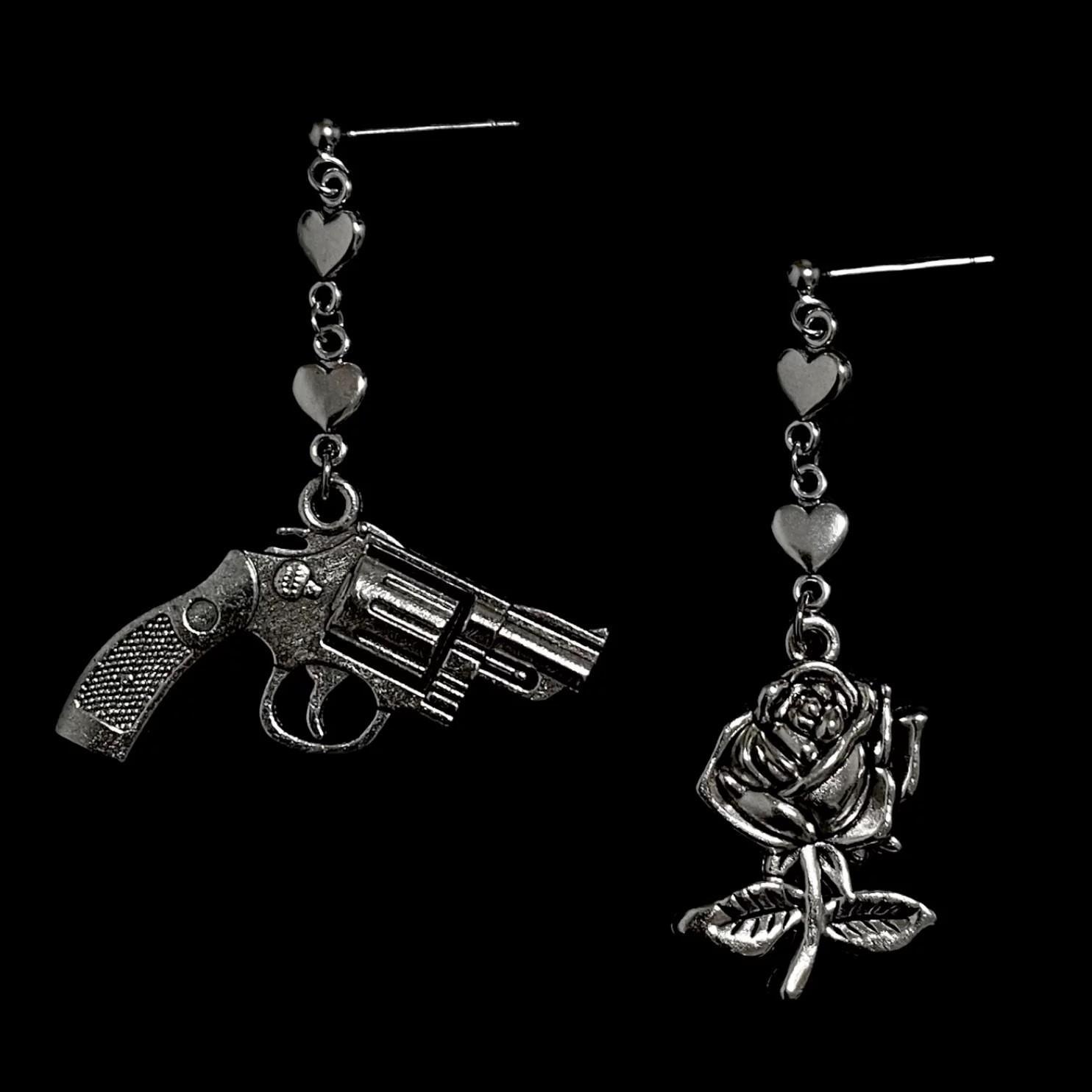 

Gothic Rock Gun Grey Heart-shaped Tassel Chain Geometric Simulation Pistol Rose Flower Pendant Dangle Earrings for Women Jewelry