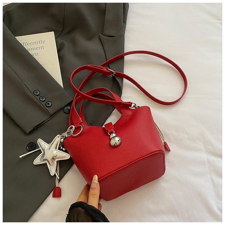 Korean High-end Sense Simple Niche Handbag Women's 2025 Summer New Versatile Lychee Pattern Messenger Bucket Bag