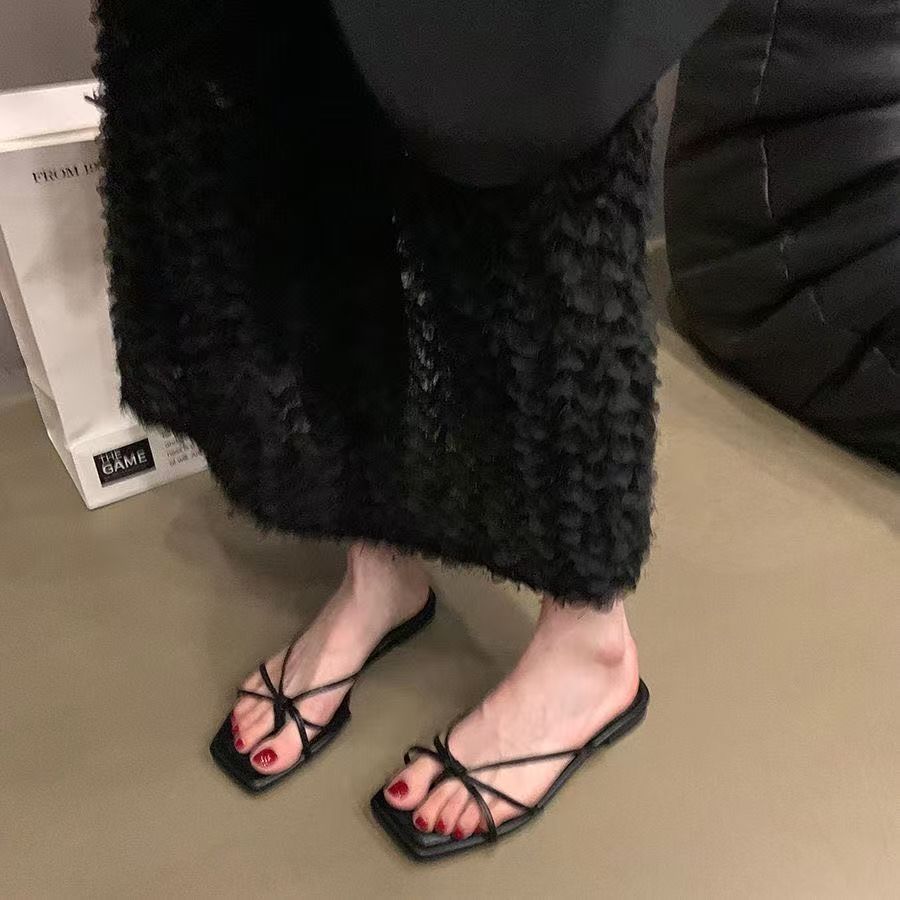 Sandals on the beach, silver sandals 2025 new summer French flat-bottomed flip-flops, fairy shoes