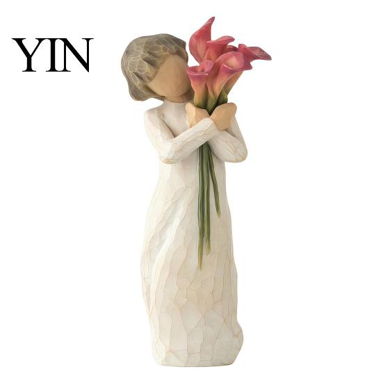 Minimalist Desk Ornament Girl Holding Bouquet Resin Figurine, Faceless Lady Statue, Romantic Desktop for Flower Statue Living Room Bedroom Home Decor,