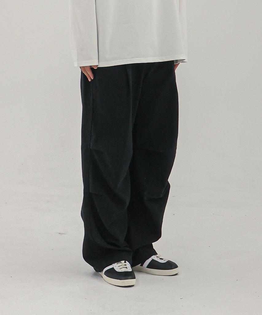 Deoseutoli Pintuck Parachute Pants (Black)