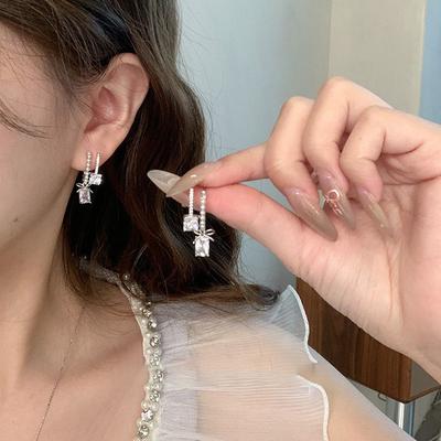Pearl Square Zircon Bow Earrings, Exquisite and Small Temperament Earrings, Fashionable and Versatile High-end Earrings.