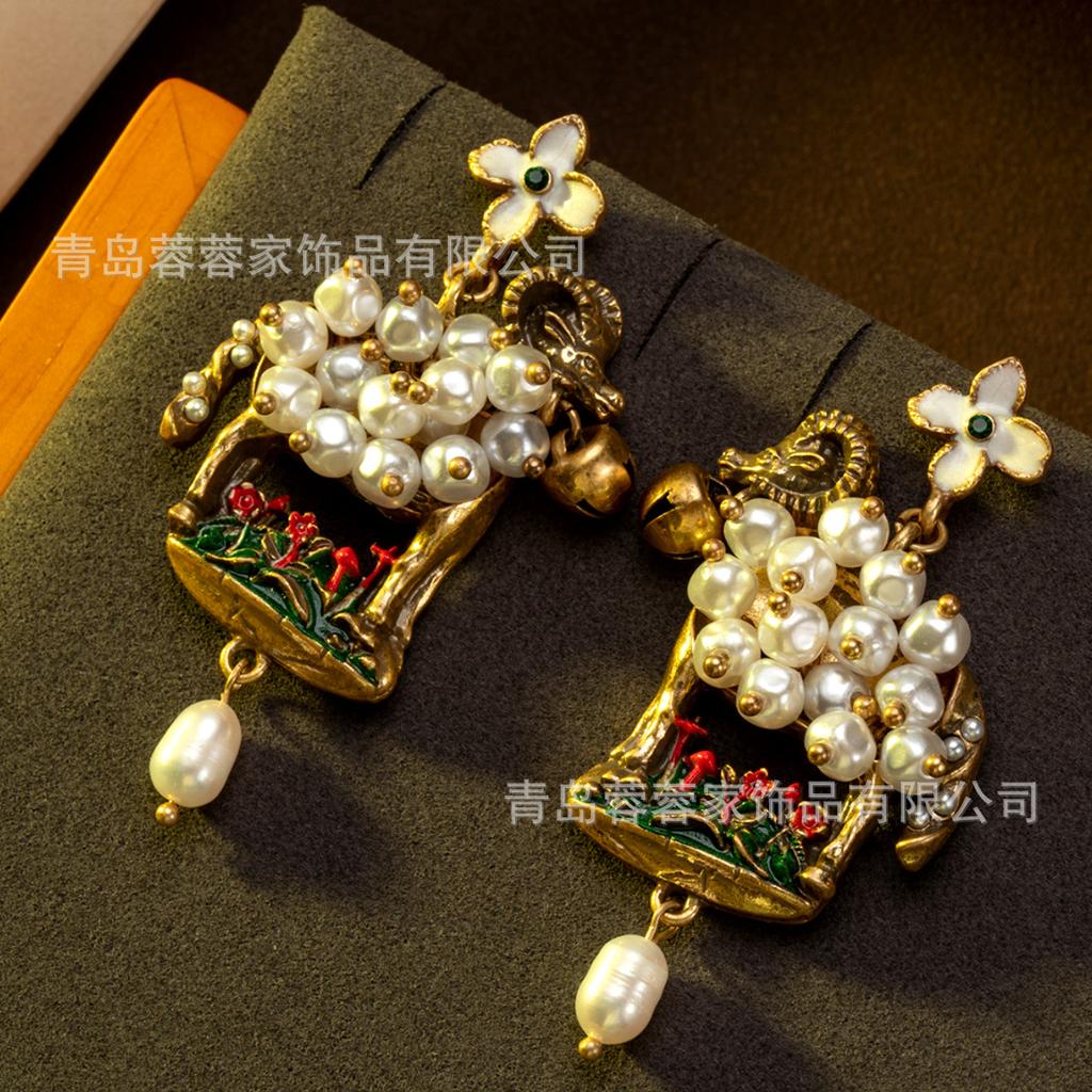 Medieval vintage heavy industry retro light luxury freshwater pearl earrings court antique French vintage autumn and winter earrings