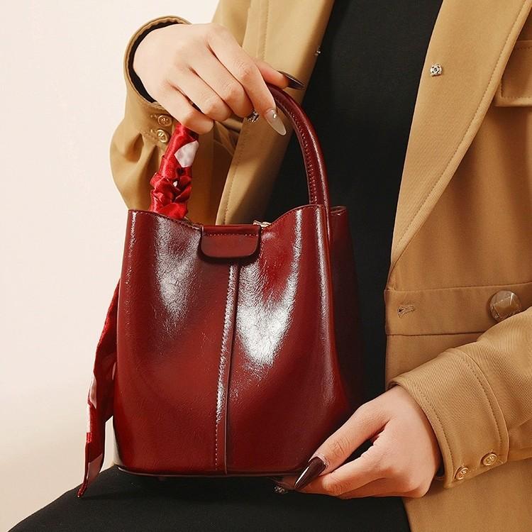 Red Bucket, Mother And Child Bag, Women'S High-End Bridal Wedding Bag, Gift, Simple And Versatile Handbag, Commuter Messenger Bag