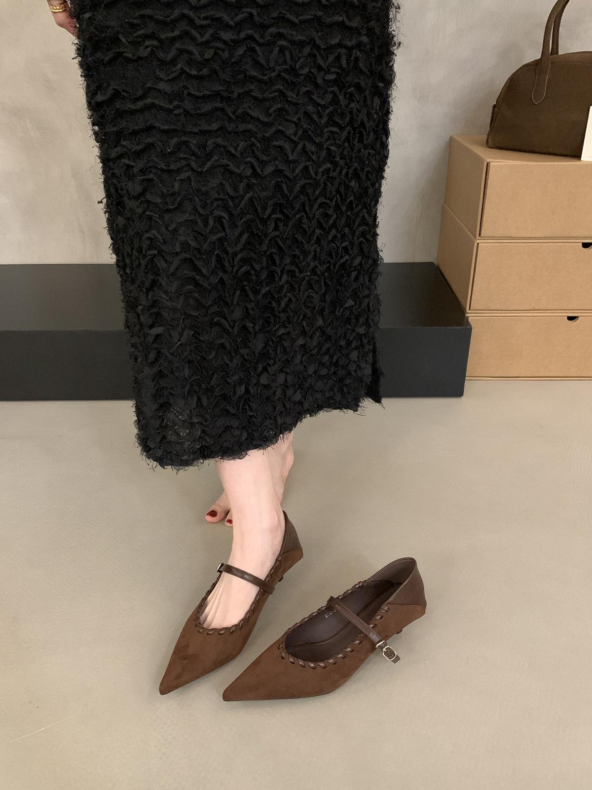 

French retro pointed-toed thin-heeled Mary Jane shoes for women s 2025 autumn new models with skirt temperament cat heel two single shoes 39