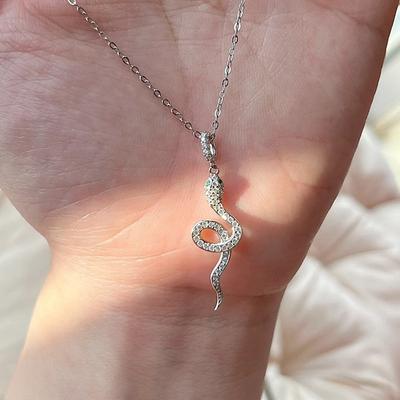 The Same Spirit Snake Necklace Female Niche Design Versatile Trendy Cool Girl Pendant Light Luxury Jewelry