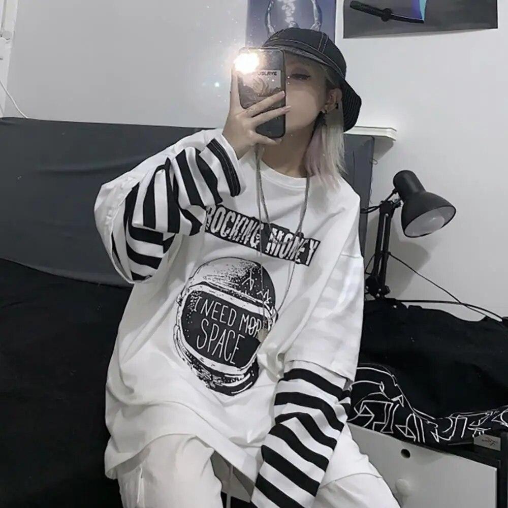 Harajuku Spaceman Brief Drucken Oansatz Streifen Tees Lose Gefälschte Zwei Stück T-Shirts Frauen Langarm Oversize Hip Hop Tops