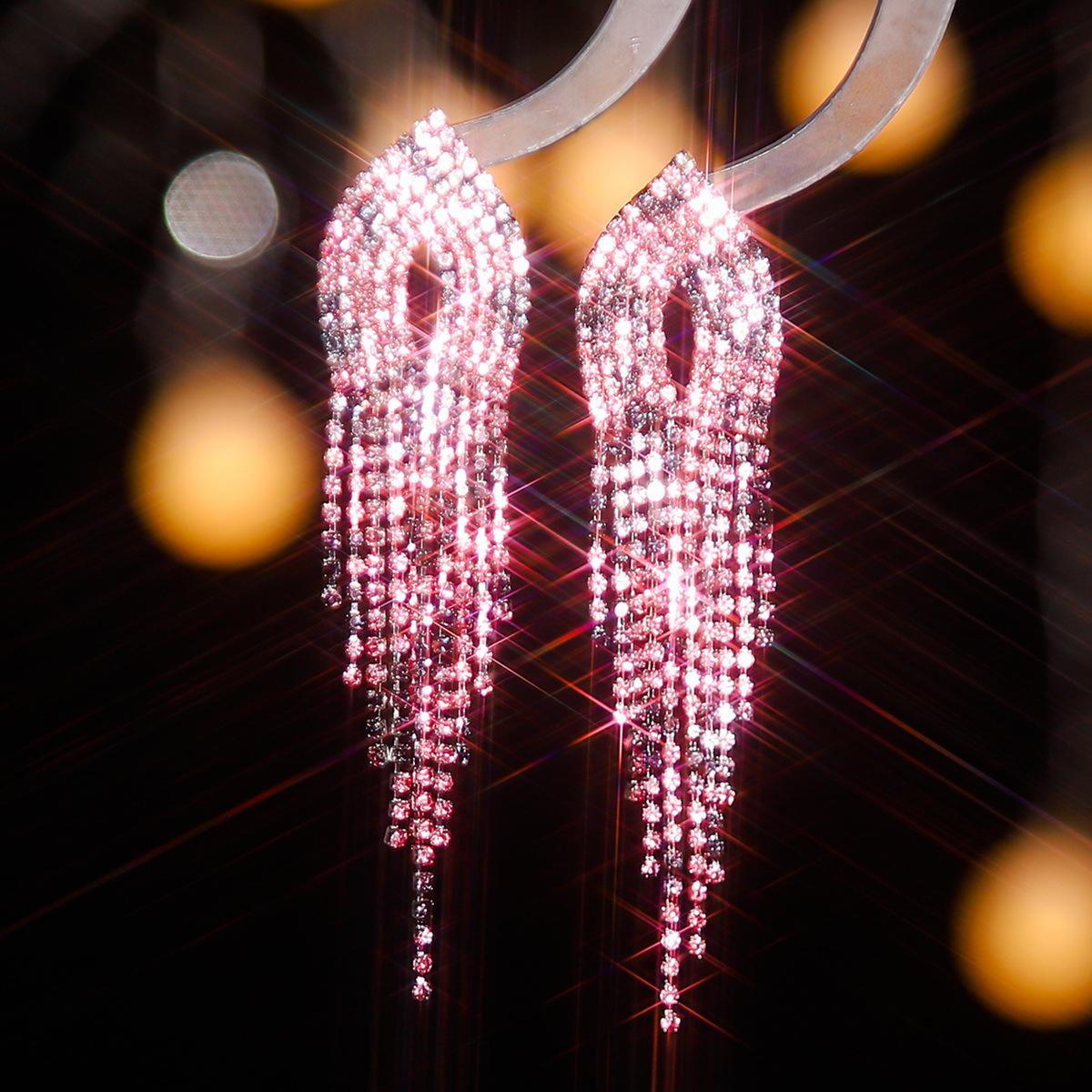 

Темпераментные цветные длинные серьги со сверкающими стразами