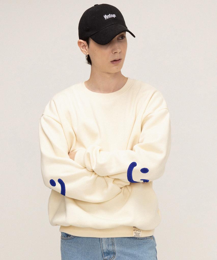 GRAVER [Unisex] Elbow Boucle Embroidery Smile Drawing Sweatshirt_Cream