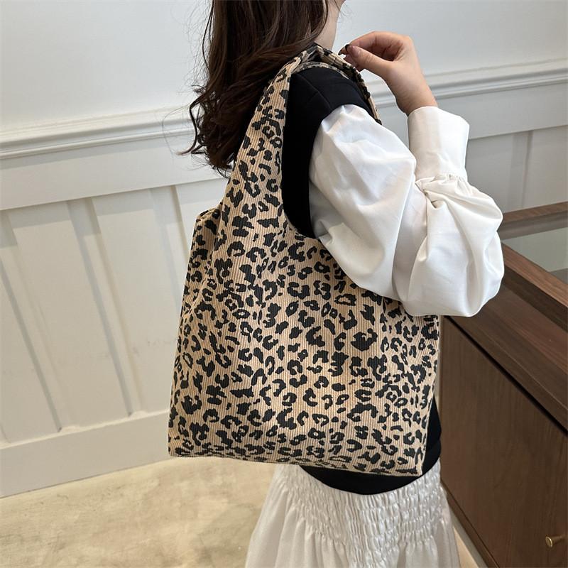 Fashionable Large Capacity Fall Casual Minimalist Tote Bag For Women In Khaki Brown And White