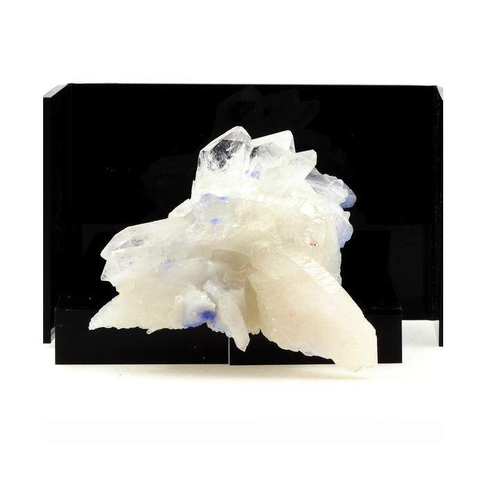 Pierres et Minéraux. Quartz + Dumortierite. 2669.0 ct. Vaca Morta quarry, Bahia, Brésil.