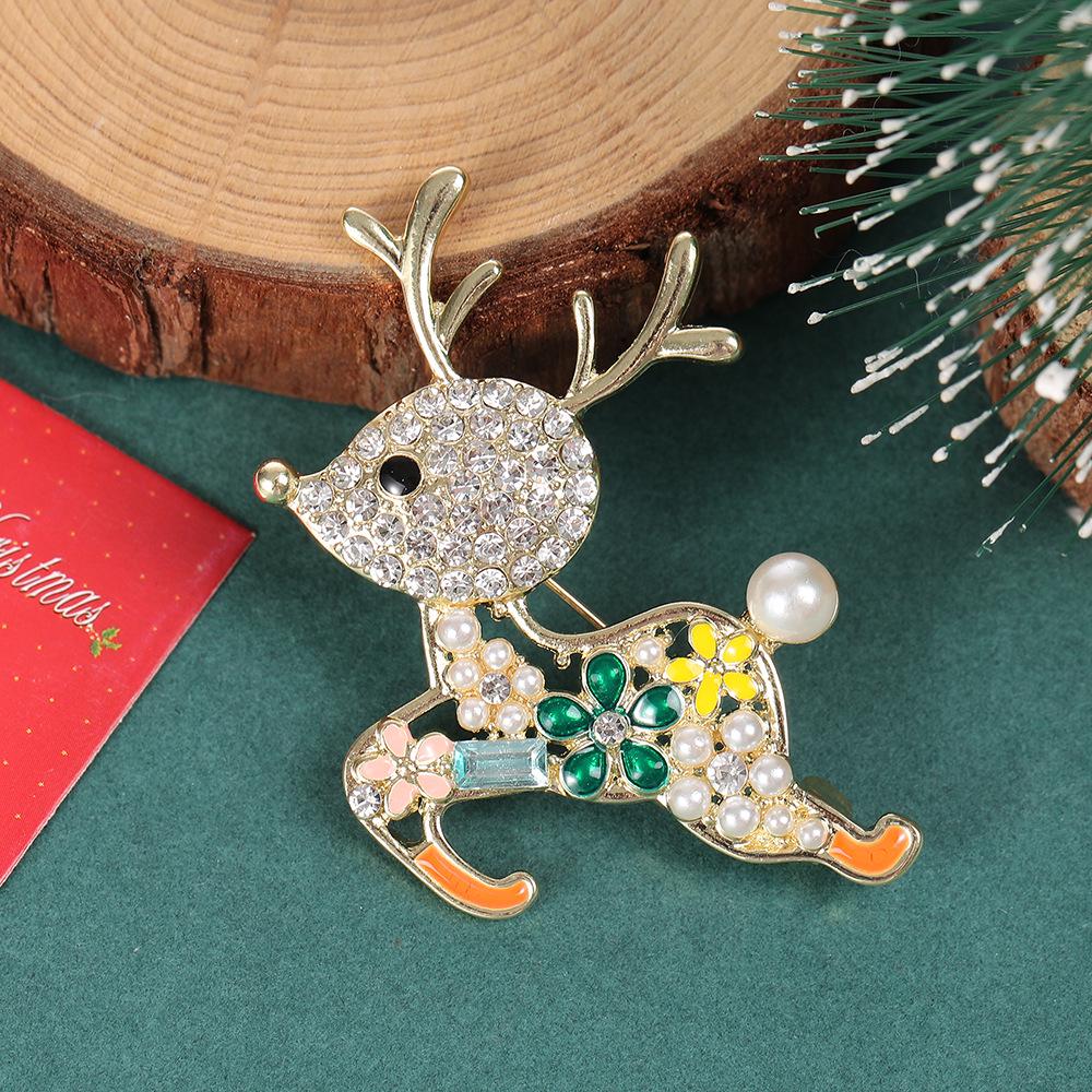 Cross-Border Reindeer Christmas Brooch with Green Wreath & Bell Drip Oil Design