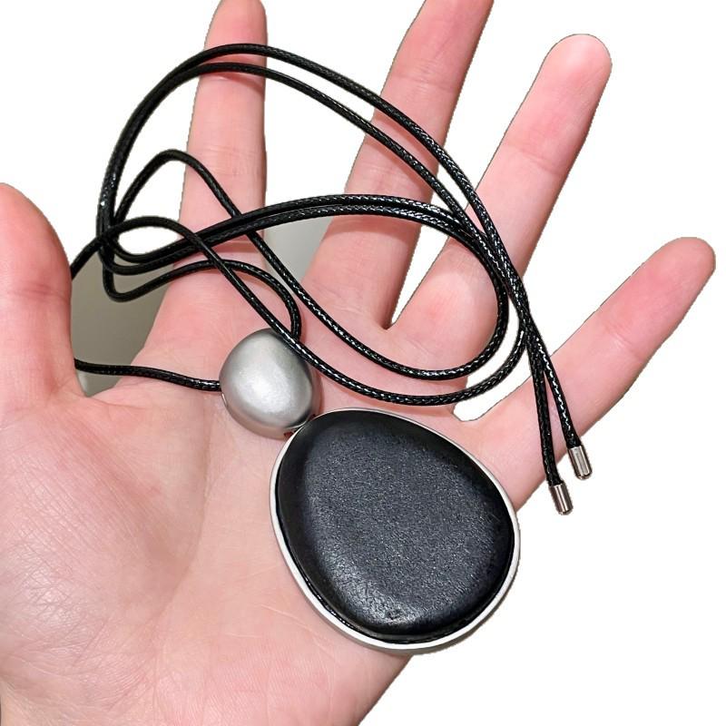 Black Wooden Oval Necklace for Women – Luxury Chinese-Style Design with Metal Accents