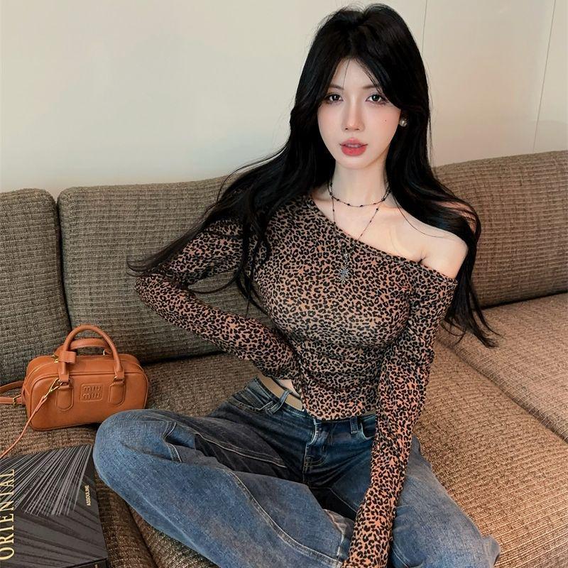 Leopard Print Velvet Low-Cut Long Sleeve Top for Women - Autumn/Winter Slim Fit Base Layer