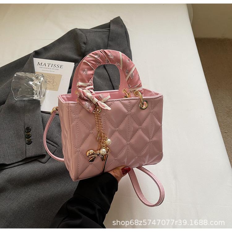 2025 new light luxury high-end small fragrance bag fashionable and versatile one-shoulder crossbody bag Lingge hand-held concubine bag